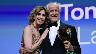 Fernanda Torres E Toni Servillo No Festival de Veneza -Foto: Tiziana Fabi / AFP