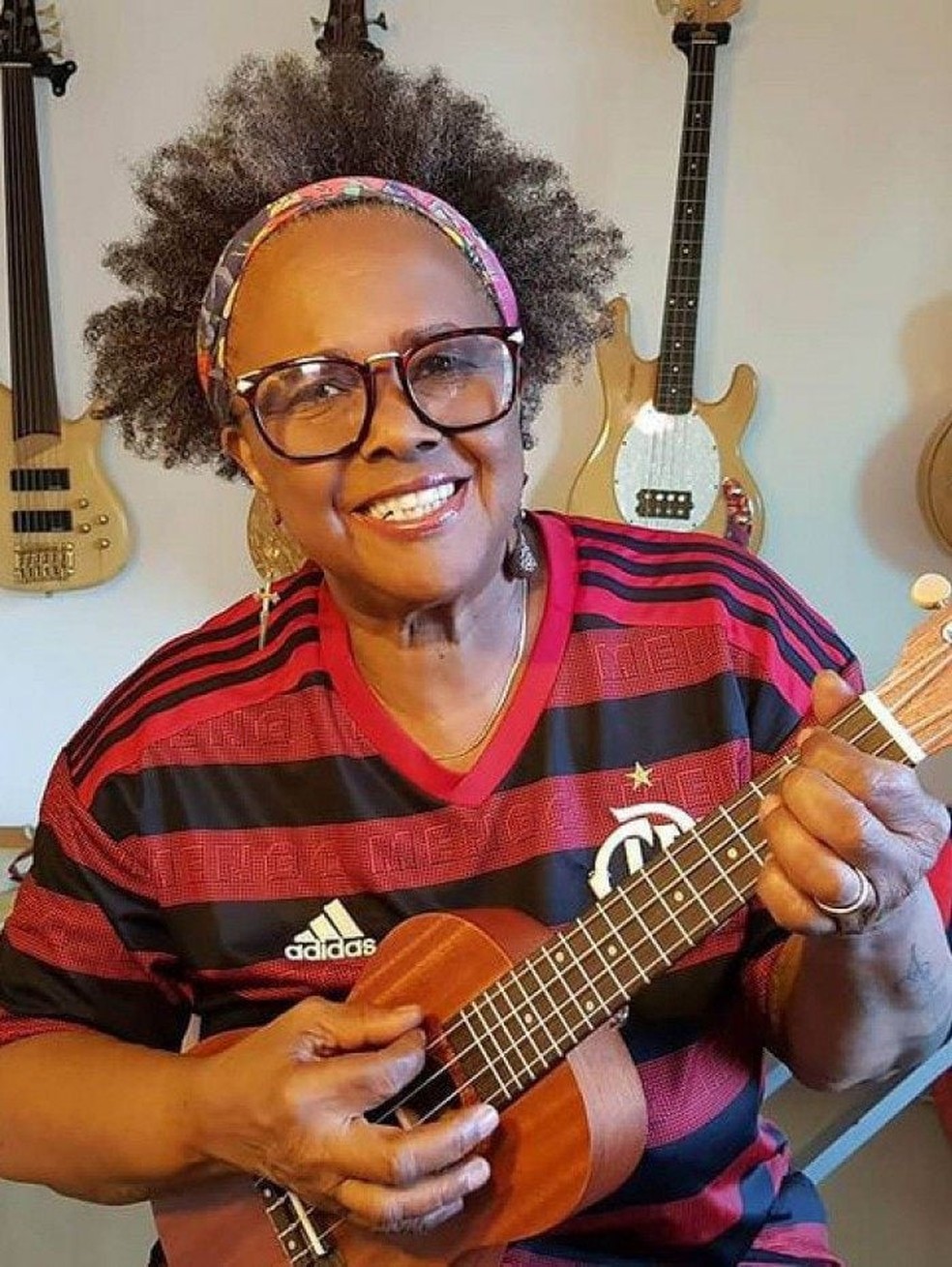 Singer Sandra Sa is a fan of flamenco in purple – Photo: Reproduction/Instagram