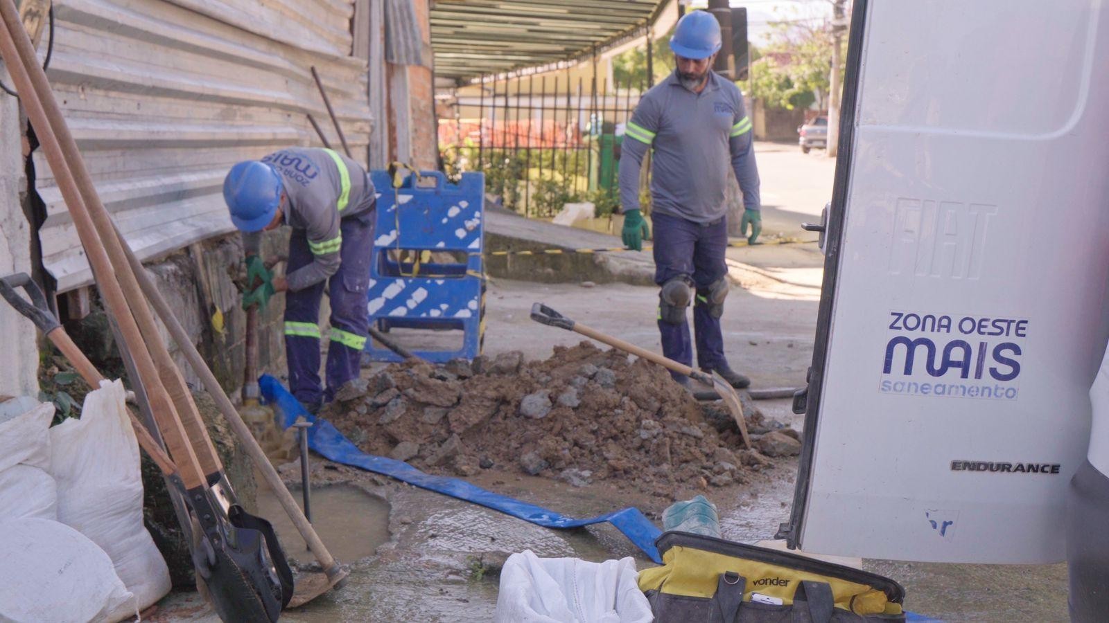 Seis comerciantes são detidos em Realengo, Zona Oeste, por furto de água - Foto