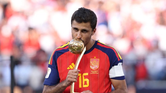 Rodri supera Messi e é eleito o craque da Copa. Critério foi o título? Prêmio ficou com o campeão em menos da metade das edições Rodri supera Messi e é eleito o craque da Copa. Critério foi o título? Prêmio ficou com o campeão em menos da metade das edições