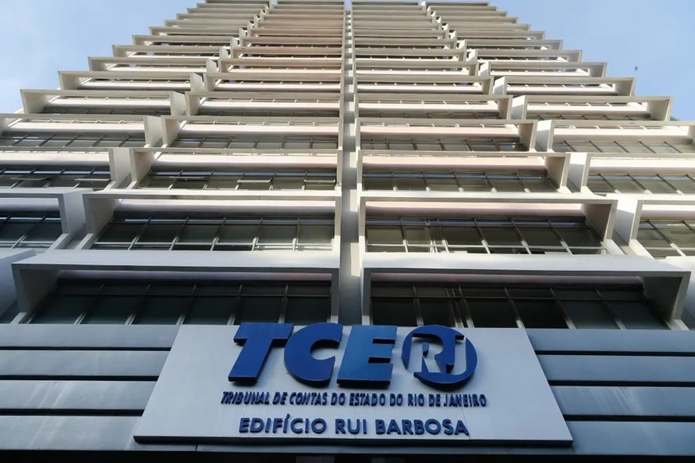 Fachada do TCE: órgão suspendeu acordo entre Cedae e Águas do Rio — Foto: Reprodução