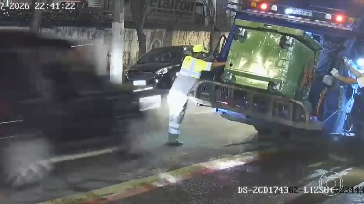 Empresa suspende coleta de lixo em bairro de São Paulo em protesto por morte de gari em atropelamento