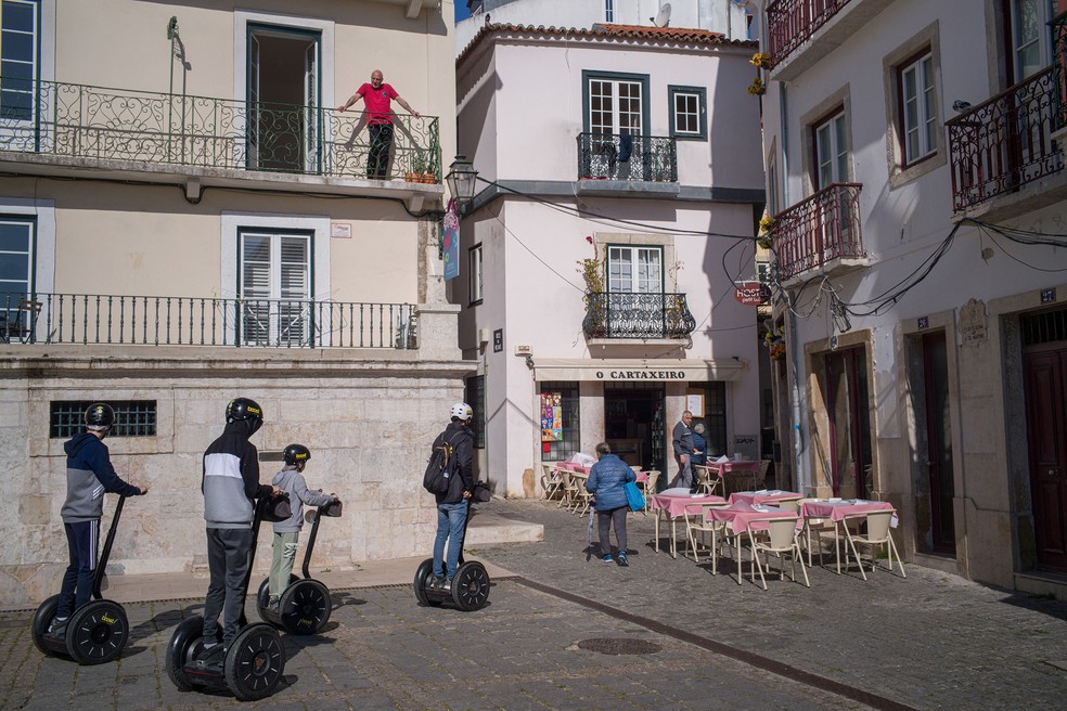 Um passeio guiado de Segway por Lisboa, um dos destinos imobiliários mais procurados da Europa — Foto: Gonçalo Fonseca/Bloomberg