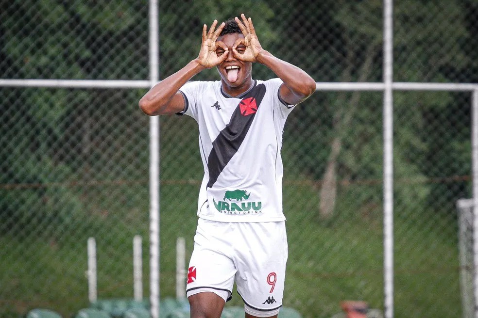 GB j&aacute; recebeu algumas oportunidades na equipe profissional do Vasco &mdash; Foto: Divulga&ccedil;&atilde;o