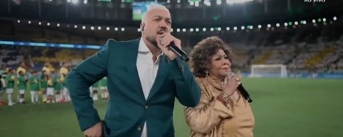 Alcione explica problemas no hino nacional durante amistoso: 'Não estávamos nos ouvindo'