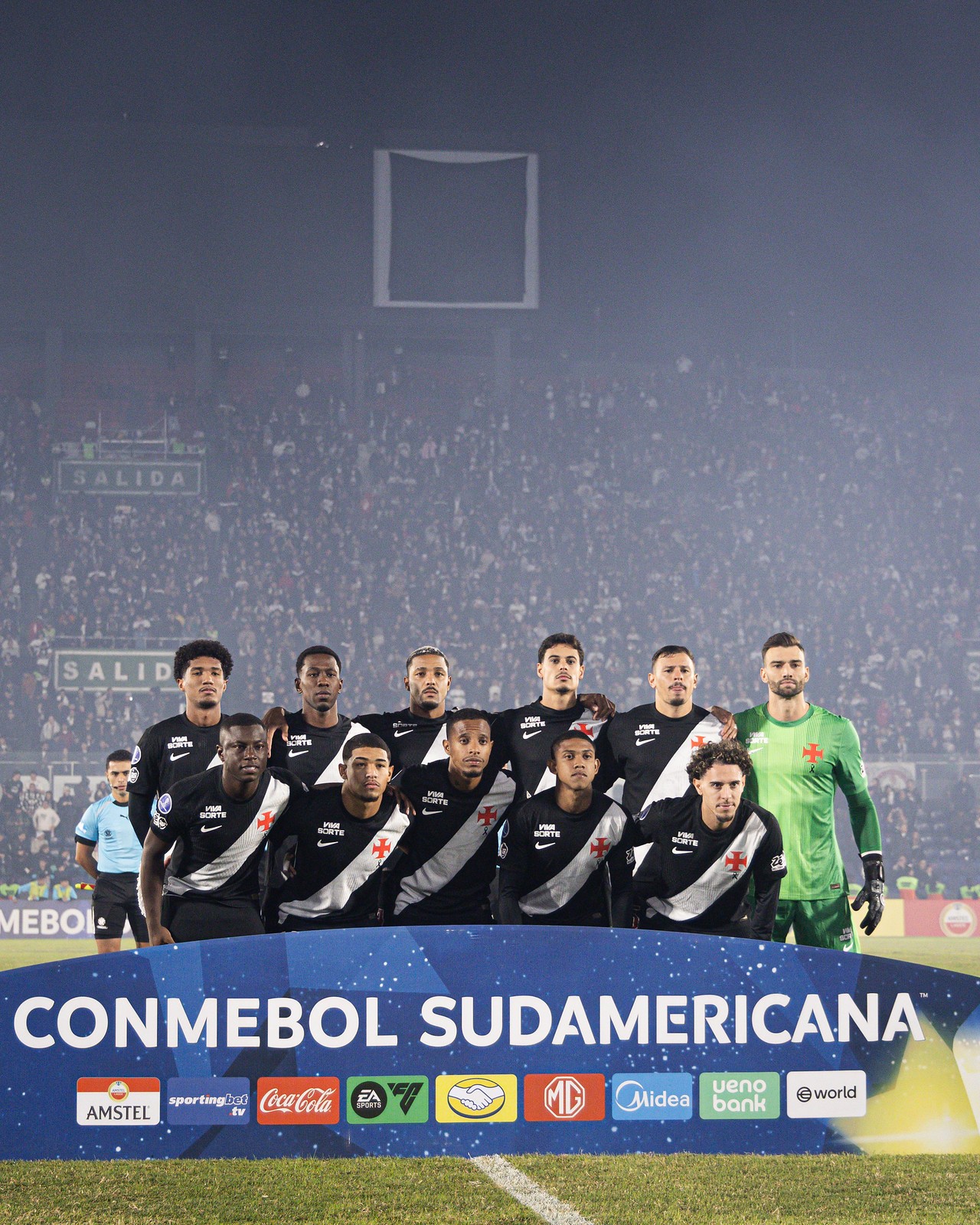 Para aliviar pressão e afastar a crise, Vasco recebe o Barracas Central em jogo decisivo na Sul-Americana