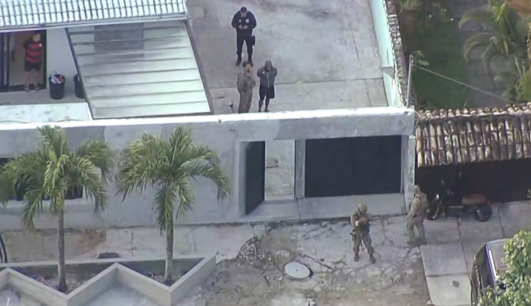 Operação da PF contra transações ilegais de mais de R$ 1,6 bilhão prende MC Ryan SP e Poze do Rodo — Foto: Reprodução / TV Globo