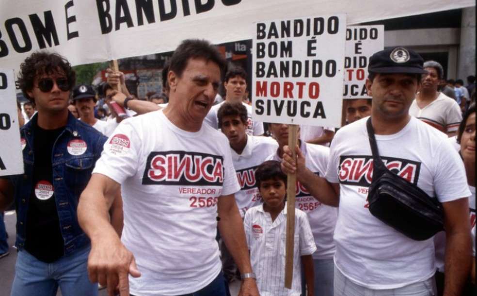 Delegado Sivuca durante campanha em 1988: "Bandido bom é bandido morto" — Foto: Celso Meira/Agência O GLOBO