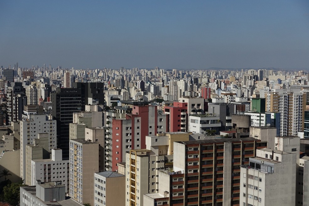 Vista do centro de São Paulo mostra bairros da Consolação, Mooca, Brás e a Zona Leste, do primeiro plano ao fundo — Foto: Edilson Dantas/Agência O GLOBO