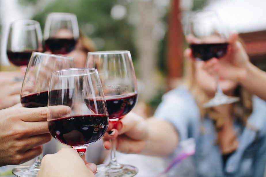 Os 10 benef&iacute;cios do consumo do vinho tinto para sa&uacute;de