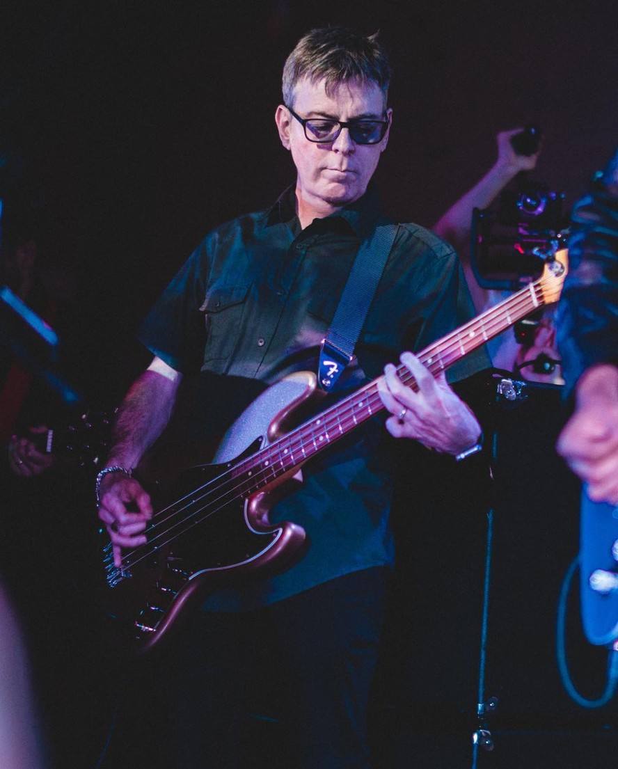 Baixista Andy Rourke, da banda The Smiths, estava com câncer de pâncreas