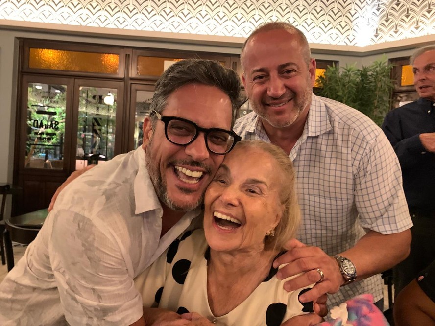 Lúcio Mauro Filho, Íris Bruzzi e filho Marcelo Caruso — Foto: Divulgação
