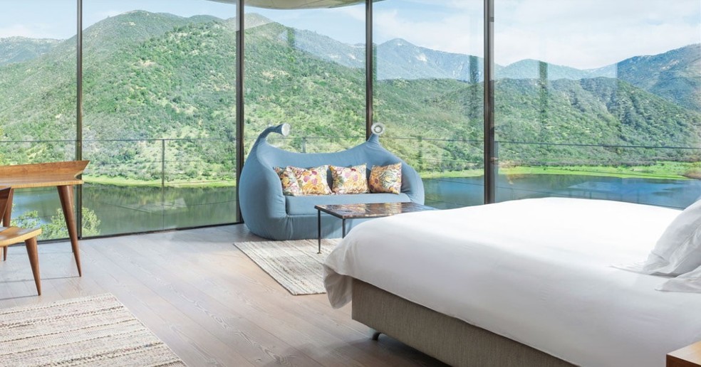 A vista espetacular de um quarto na VIK: vinícola possui hospedagem — Foto: Divulgação