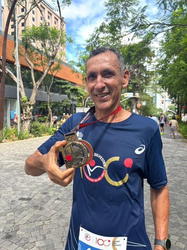 Apaixonados pela corrida encaram o calor, superam o subidão da ...