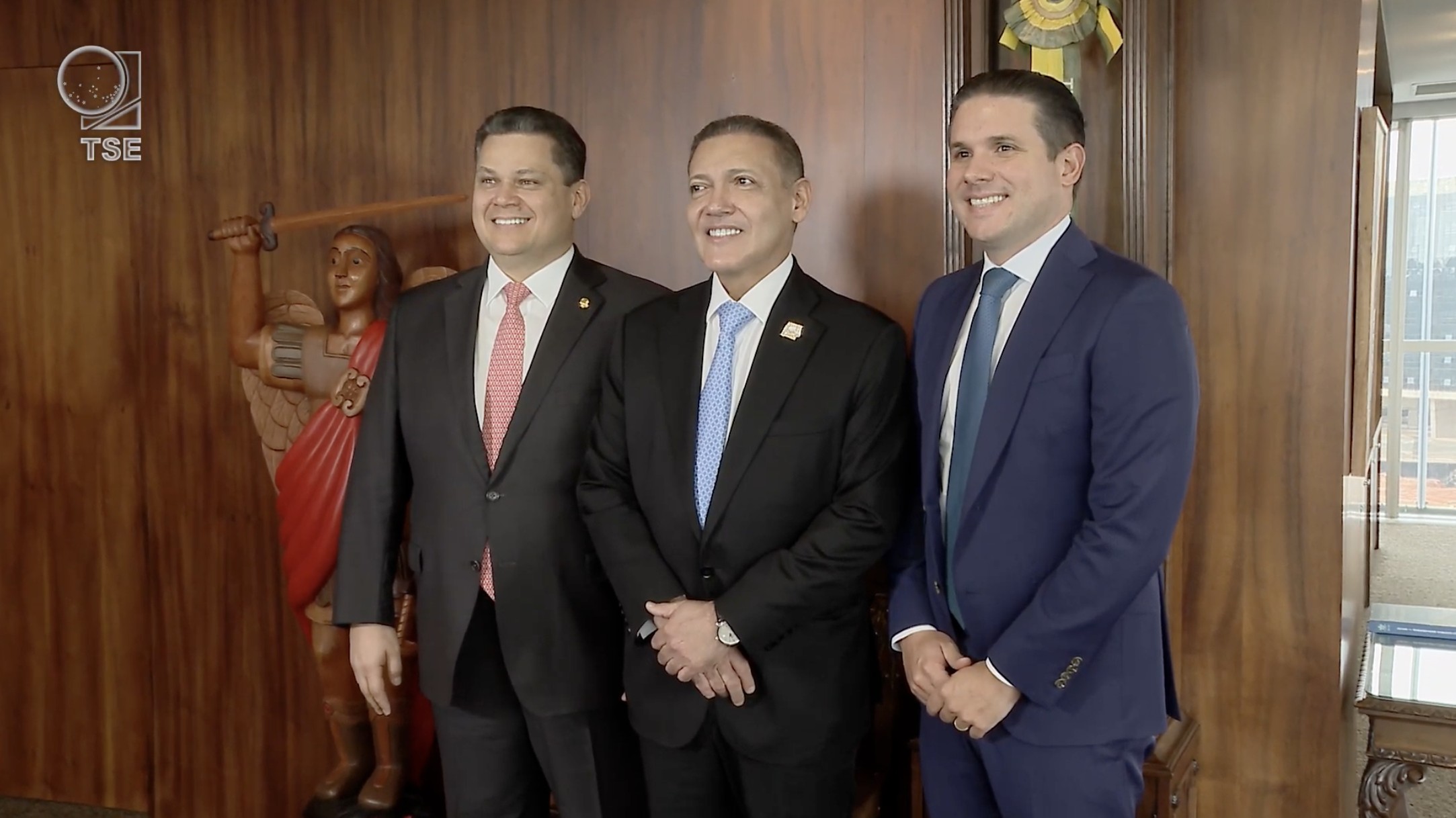 Presidentes do Senado e da Câmara fazem visita ao TSE