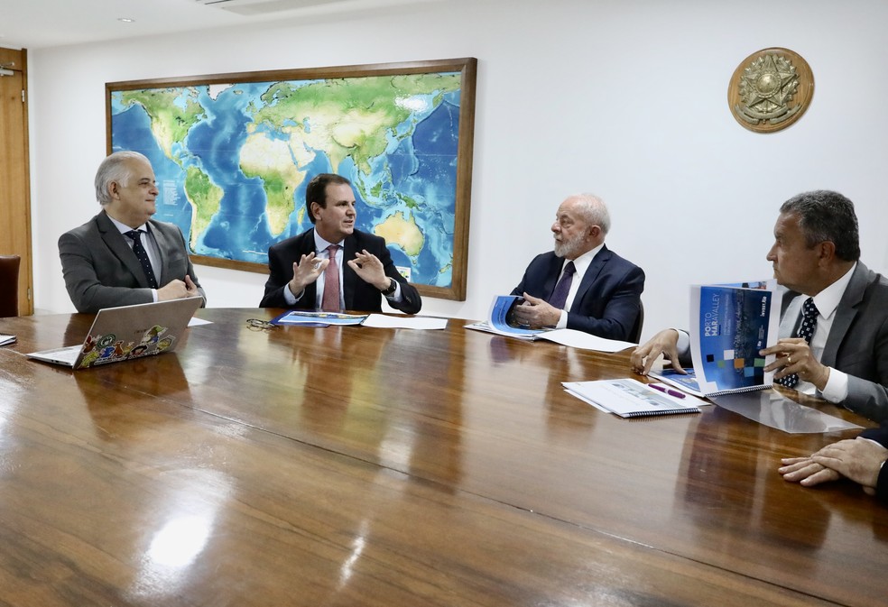 Prefeito Eduardo Paes diz que Lula concordou em limitar voos para o Santos Dumont na reunião que tiveram na quarta-feira em Brasília — Foto: Beth Santos/Prefeitura RJ