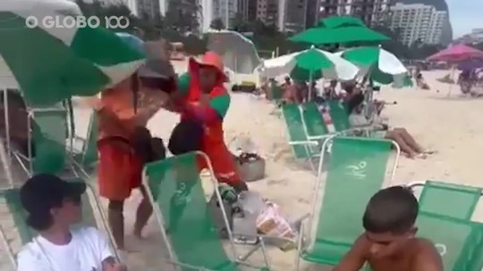 Confusão entre vendedores de mate termina com um deles esfaqueado na Praia da Barra; vídeo
