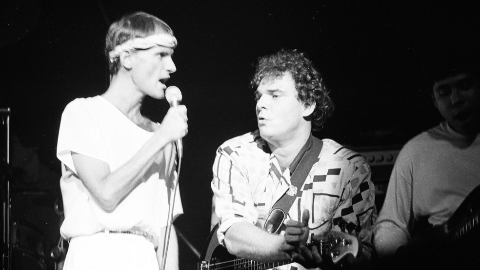 Cazuza e Nilo Romero em cena do documentário 'Cazuza: boas novas' — Foto: Divulgação