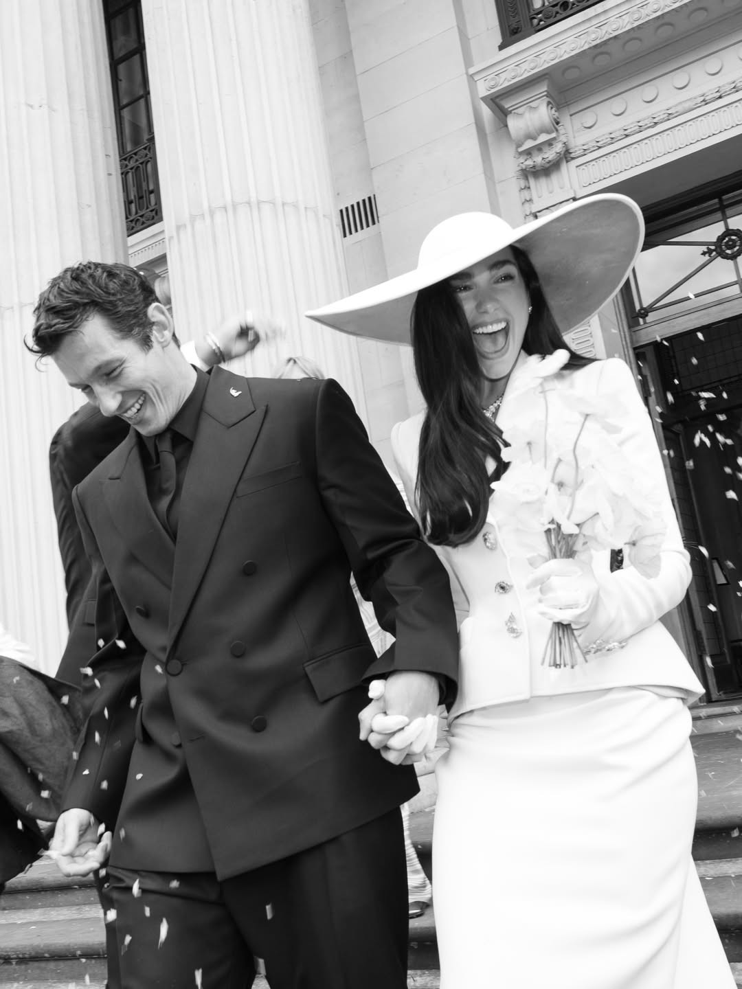Dua Lipa compartilha álbum de casamento com Callum Turner; veja fotos