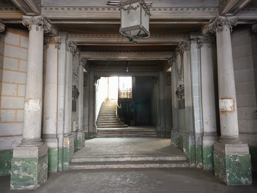 Interior do prédio onde funcionou o Dops, no Centro do Rio: vistoria técnica feita em junho constatou falta de cuidado com imóvel e seu acervo — Foto: Divulgação