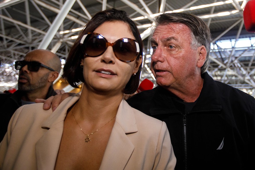 Entorno de Eduardo Bolsonaro vê Michelle sem apoio para 2026; saiba o ...
