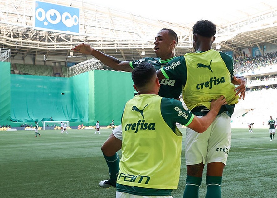 Breno Lopes comemora o gol que deu a vitória sobre o Fluminense e pode ter assegurado o bicampeonato brasileiro consecutivo