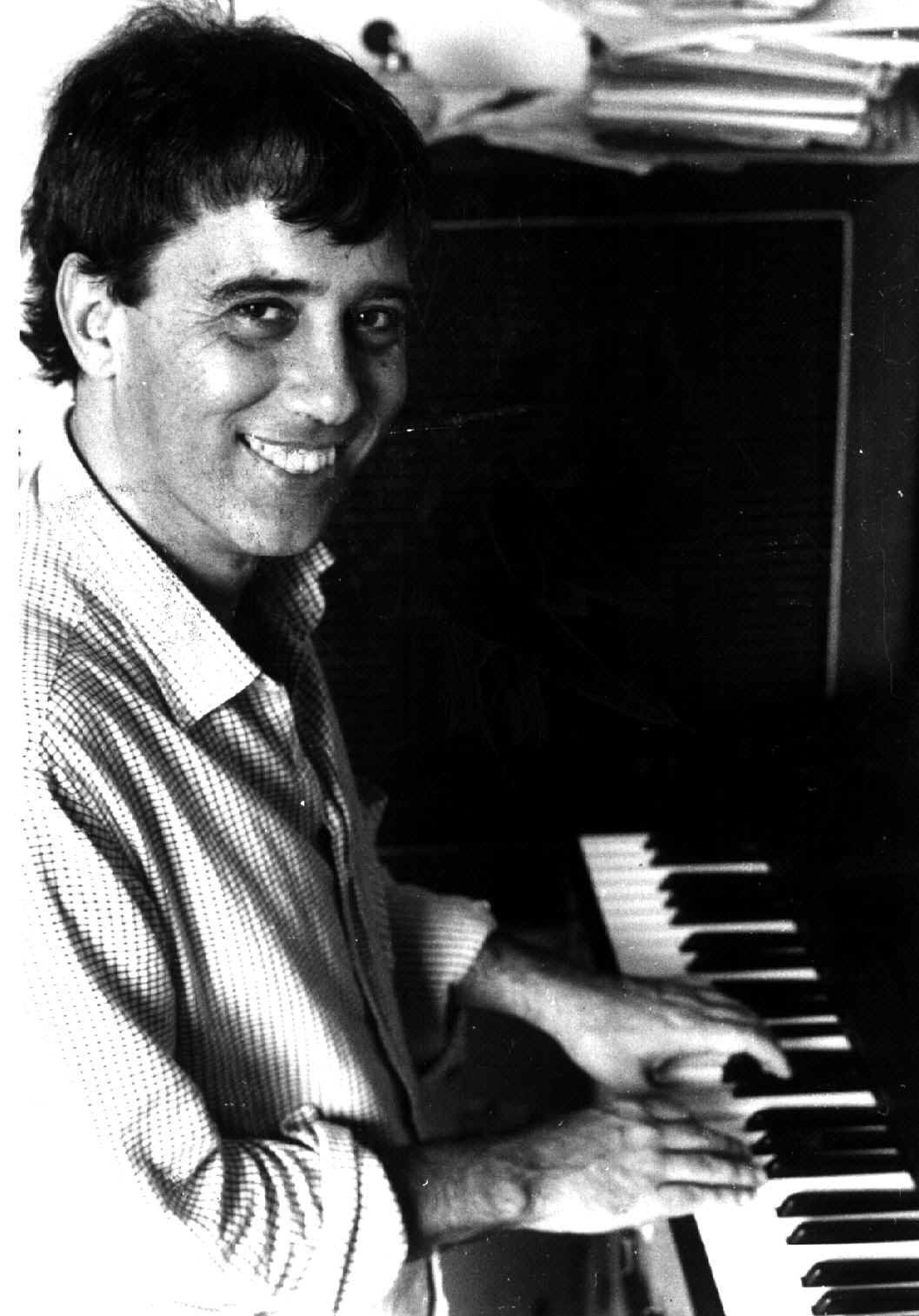 Morre Tomás Improta, um dos pianistas mais criativos da MPB, integrante da Outra Banda da Terra de Caetano Veloso - QTU Questões do Universo