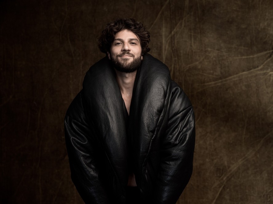 Chay Suede: 'Me achava menos bonito do que qualquer pessoa'
