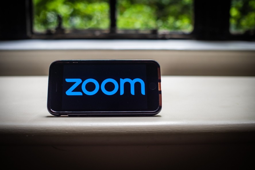 Zoom está pedindo que muitos de seus 7.400 funcionários comecem a voltar aos escritórios