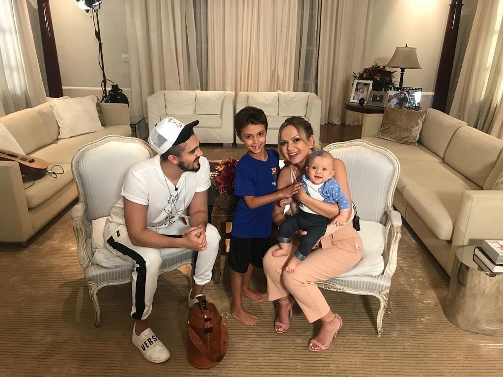 Eliana Recebe Luan Santa NaMansão, Em Alphaville - foto: reprodução/instagram