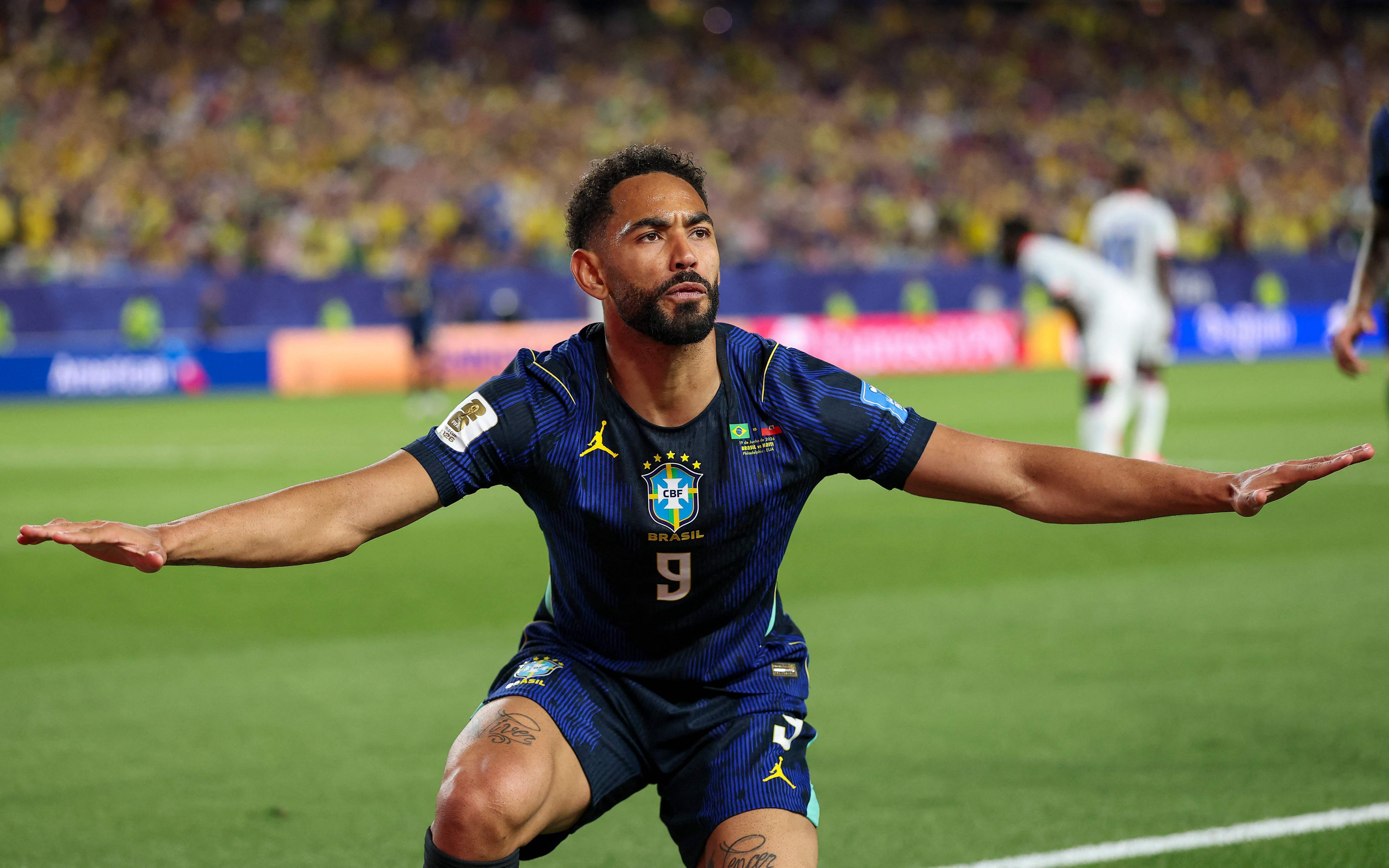 Matheus Cunha justifica retorno ao time titular da seleção com gols e atuação decisiva