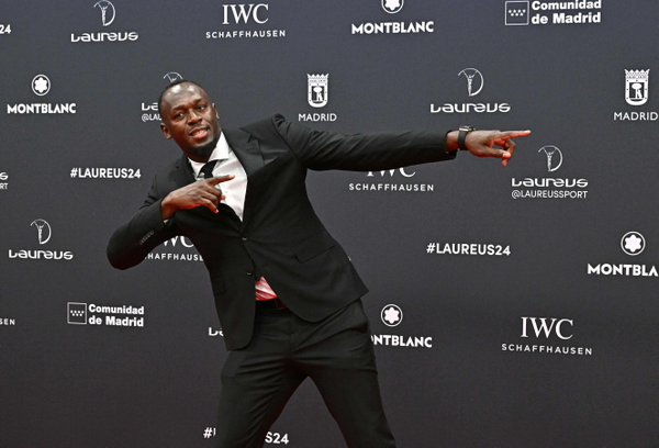 O velocista jamaicano Usain Bolt posa no tapete vermelho antes da 25ª gala do Laureus World Sports Awards em Madrid
