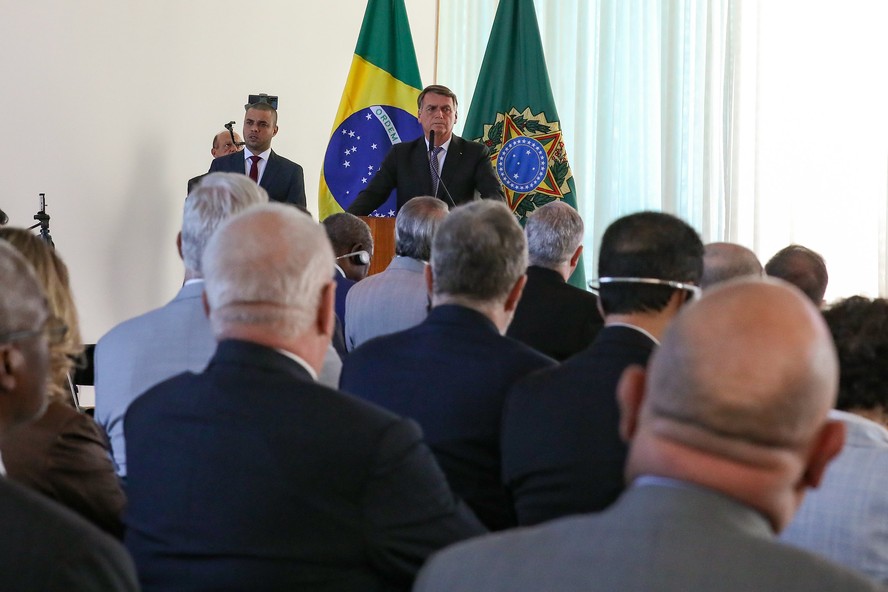 Bolsonaro sabe que EUA e Israel adotam isolamento social contra