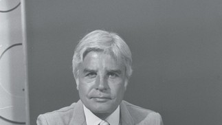 Como apresentador eventual, Cid Moreira esteve na bancada por cerca de cinco anos e auxiliou na consolidação do programa. — Foto: Arquivo / O Globo