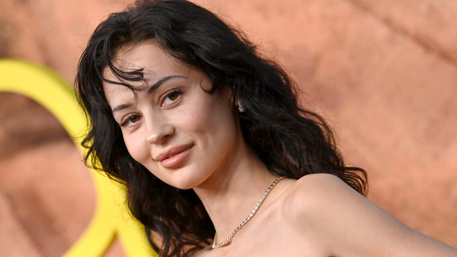 Alexa Demie provoca debate sobre aparência e o que pode explicar as mudanças percebidas