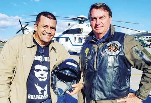 Bolsonaro pede a Moraes retorno de ex-assessores investigados no caso dos cartões de vacina - QTU Questões do Universo