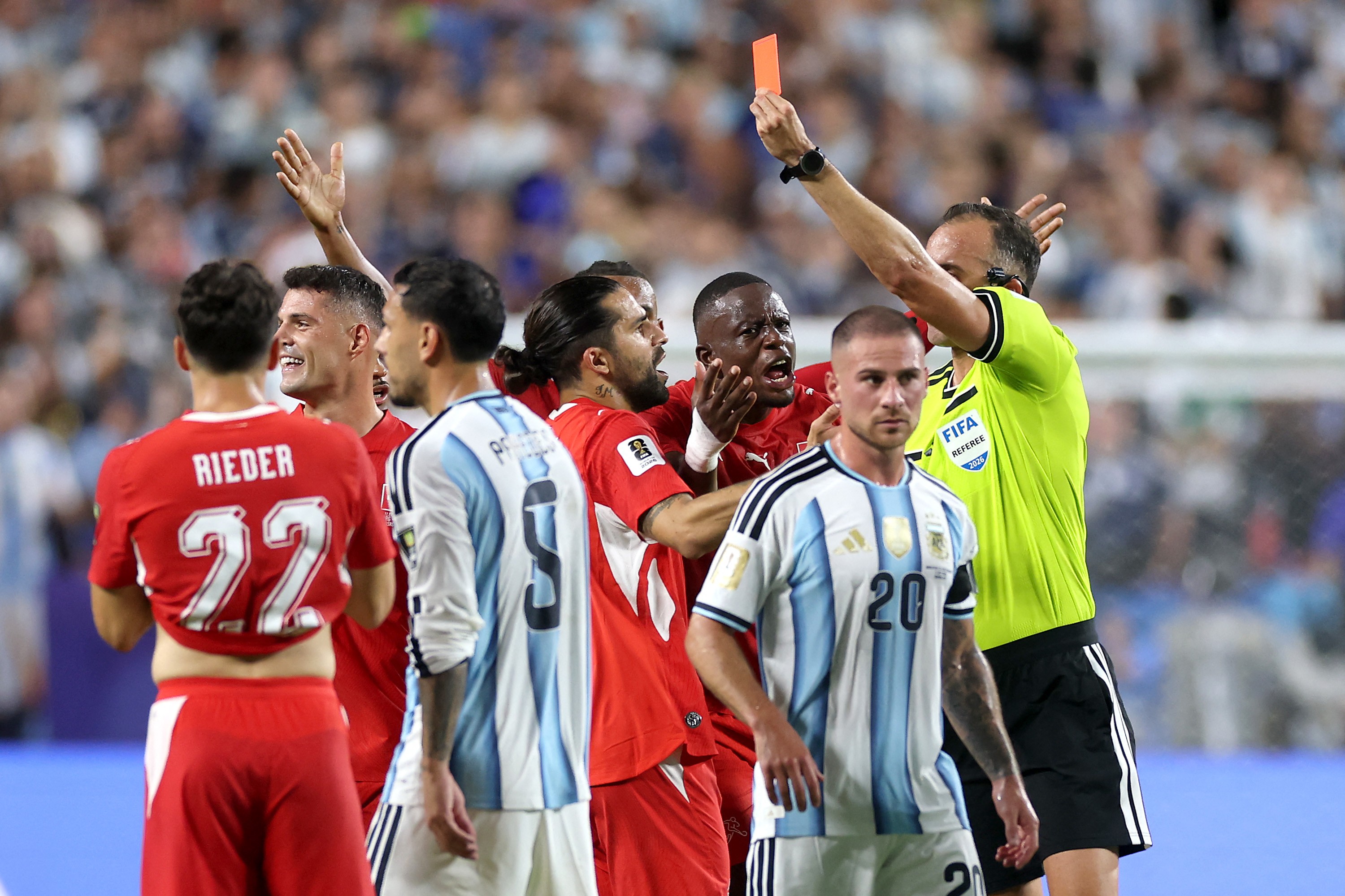VAR não deveria intervir em simulação de Embolo contra a Argentina, diz International Board