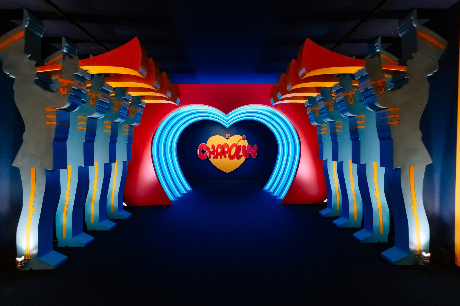 O “Mundo do Chapolin” é um dos espaços preferidos de Roberto Gómez Fernández na exposição sobre o universo criado por seu pai — Foto: Divulgação