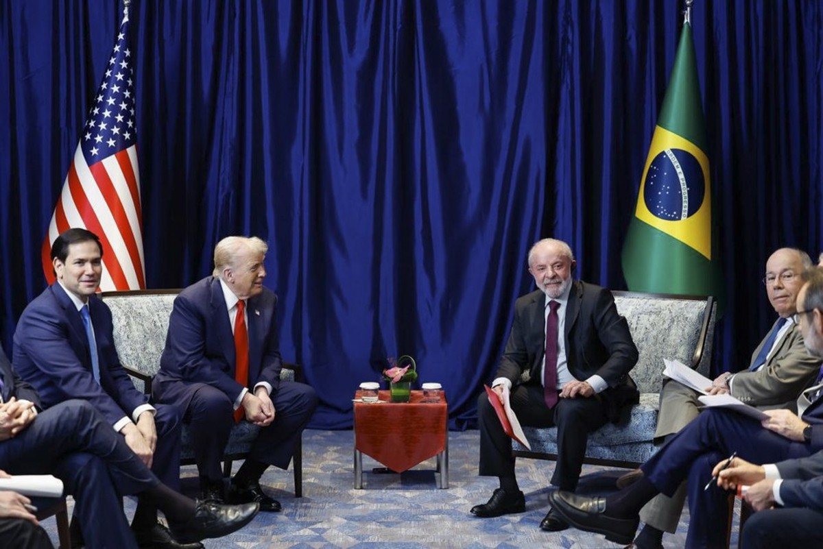 Correria, empurrão e ‘final feliz’: confira os bastidores do encontro de Lula e Trump na Malásia
