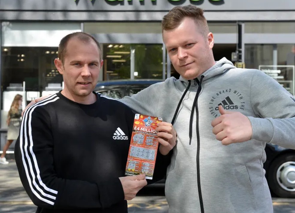 Ladrões usam cartão de débito roubado para apostar na loteria e ganham prêmio de R$ 25 milhões, em Londres — Foto: Reprodução