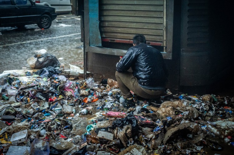 Cresce o número de lixões a céu aberto em Porto Alegre — Foto: EVANDRO LEAL/Agencia Enquadrar/Agencia O Globo