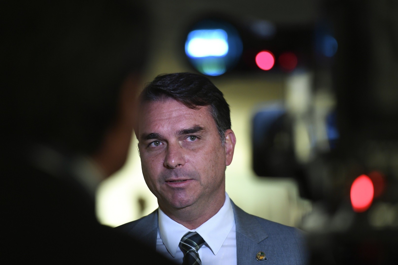 Os pedidos inusitados que o gabinete de Fl&aacute;vio Bolsonaro tem recebido