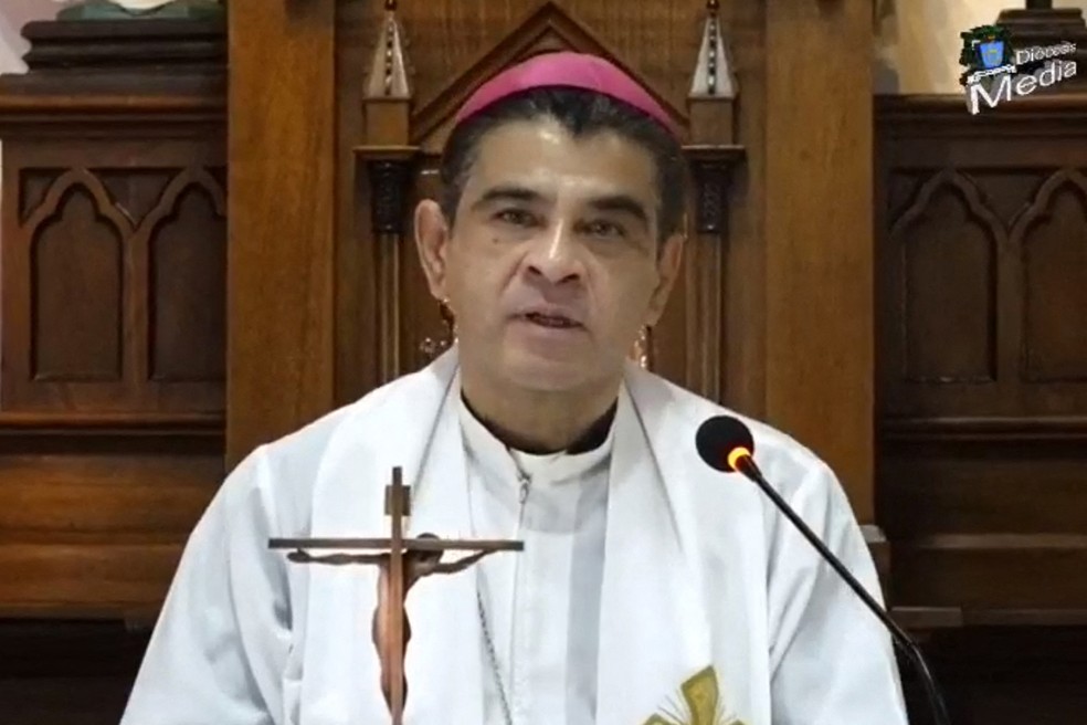 O bispo Rolando Alvaréz discursa durante missa em Matagalpa, Nicarágua — Foto: Reprodução