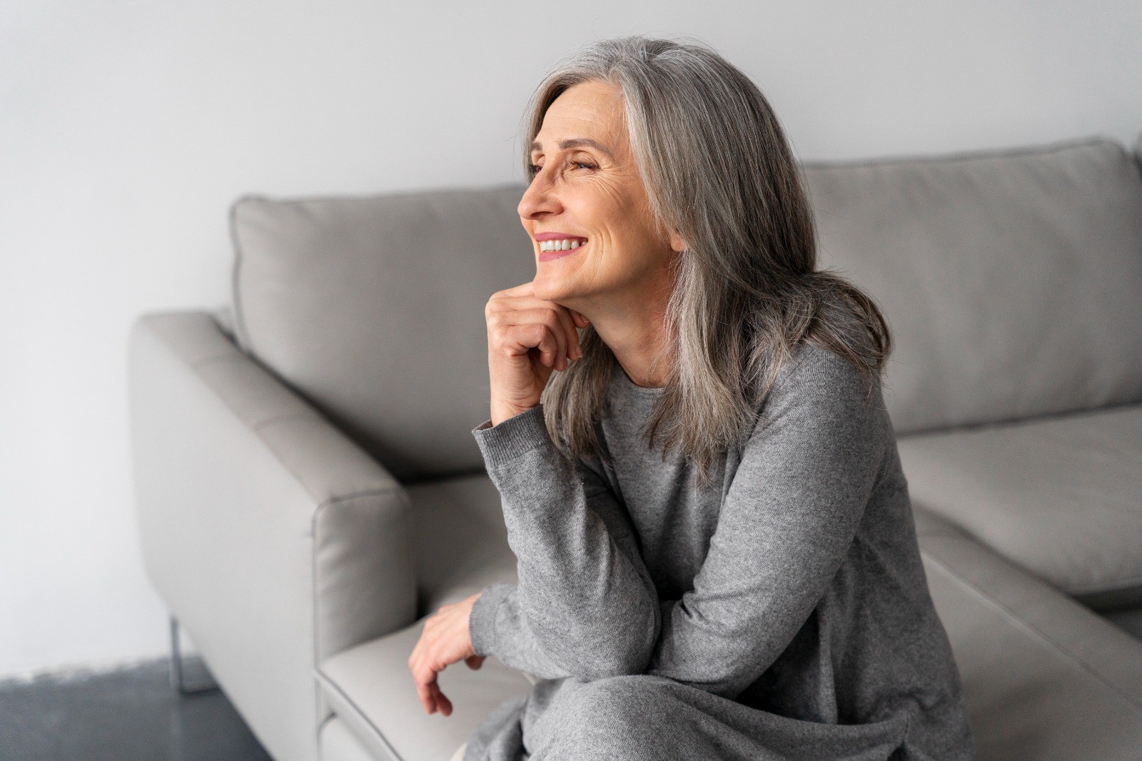 Ser solteiro entre os 40 e 50 anos pode fortalecer a independência emocional, aponta novo estudo; entenda