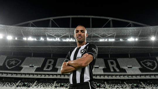 Botafogo atinge marca de 40 mil sócios torcedores e anuncia reforço