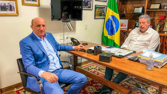 Aliado de Lula se encontra com Lira e presidente eleito busca encontro para esta semana