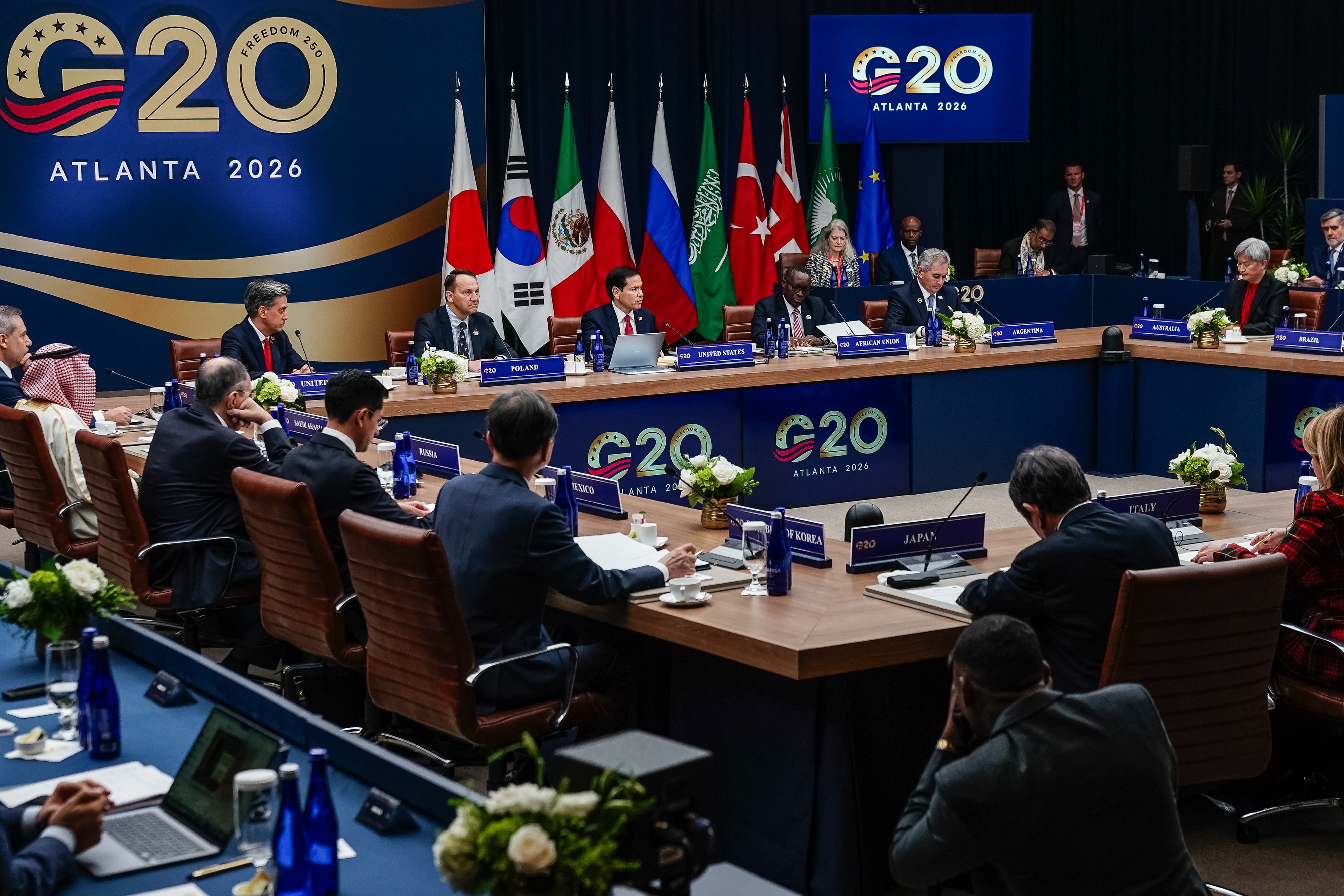 EUA cancelam foto oficial do G20 após diplomatas europeus se recusarem a posar ao lado de chanceler russo