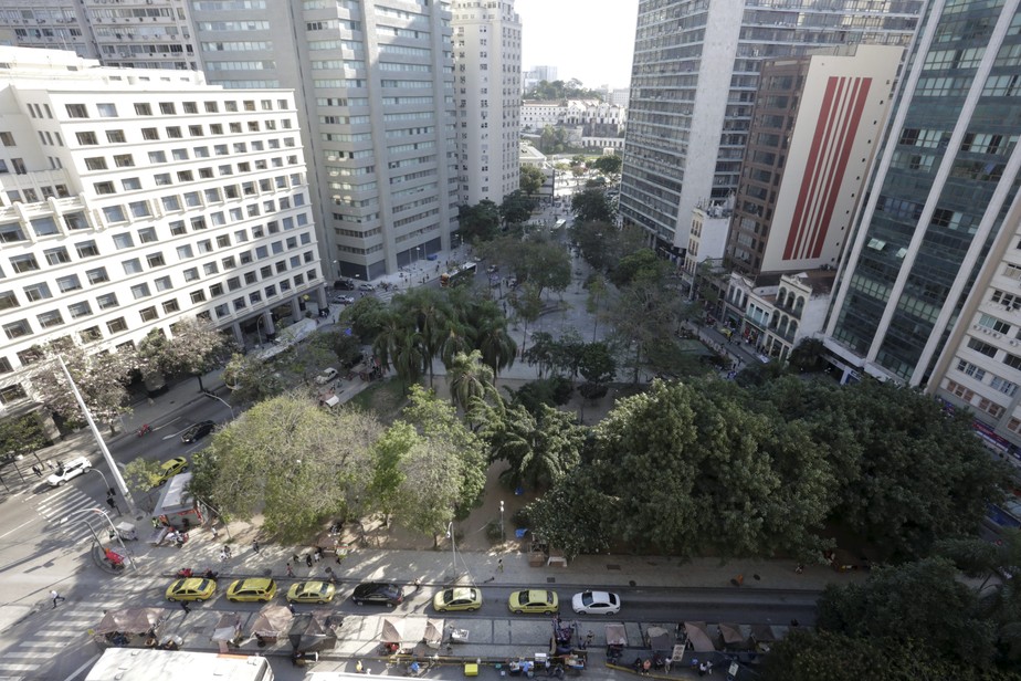 Um passeio pela Praça da Sé em 1970 – Memorial do Consumo