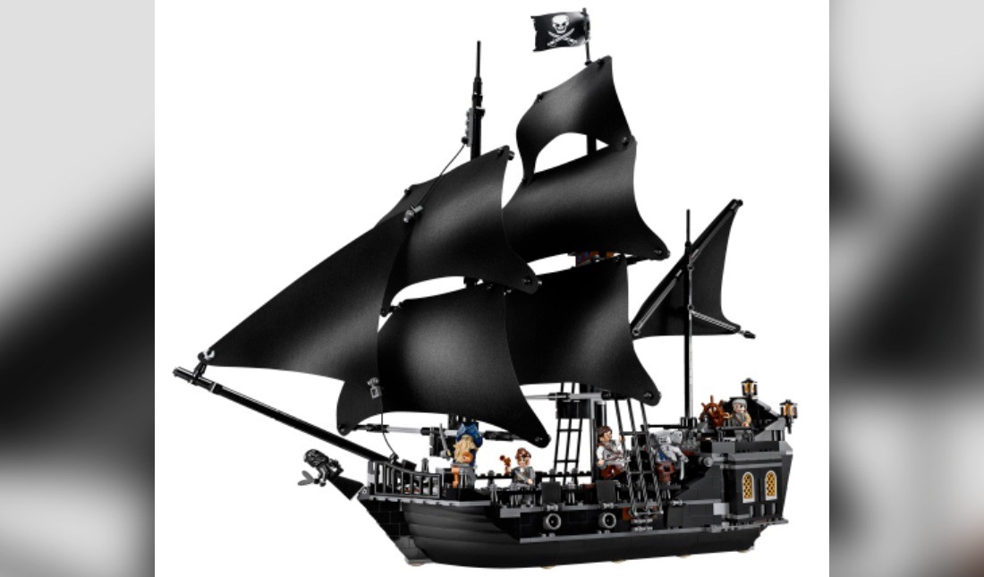 Colecionador compra 34 kg de LEGO usado por R$ 1 mil e encontra navio raro de Piratas do Caribe