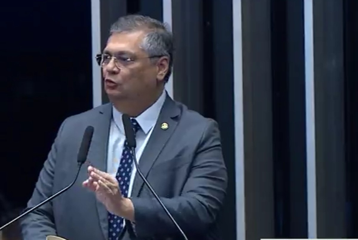 Aposentadoria compulsória para militares, juízes e MP ‘funciona como prêmio’, diz Dino ao apresentar PEC